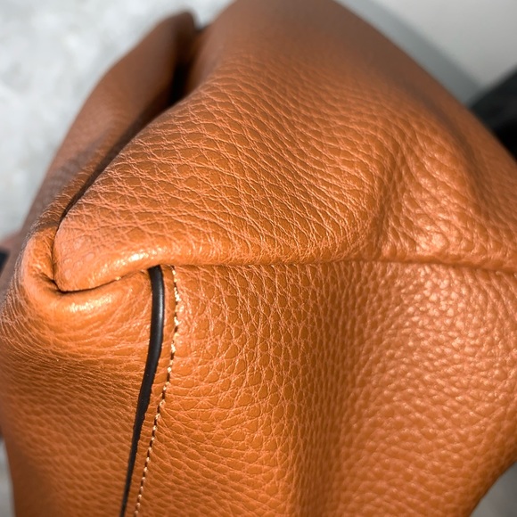 SOLD!!!NWT Bundle of 2 Steve Madden B
Parker shoulder bags - Picture 5 of 16